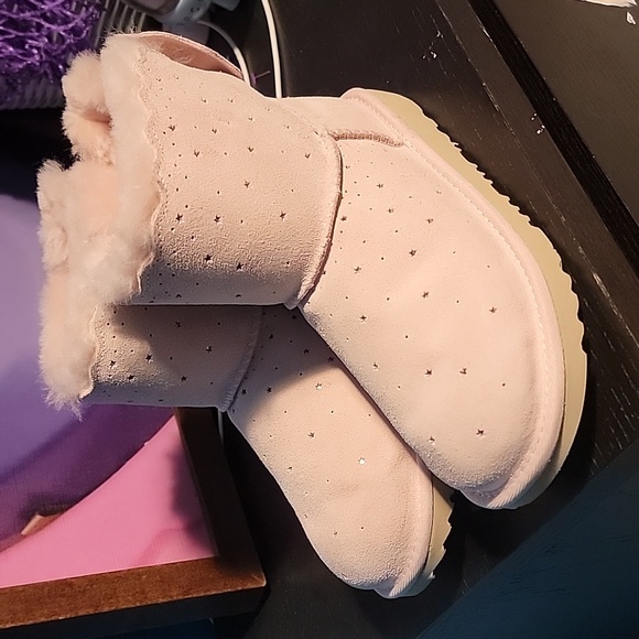 UGG Mini Bailey Bow Starry Lite Boots - Picture 4 of 7